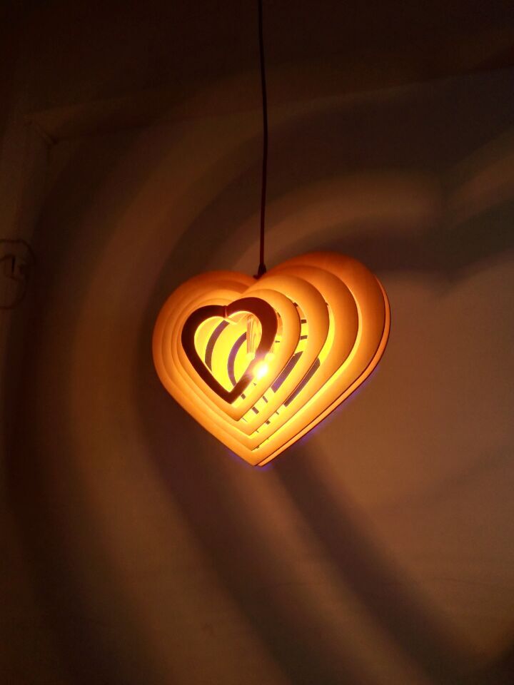 Romantic heart shape wooden pendant lamp