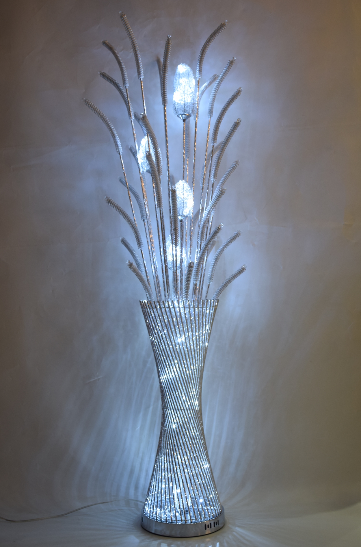 aluminum wire flower vase floor lamp