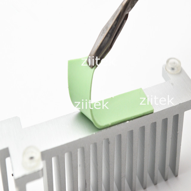1.5 W Ultrasoft CPU Heatsink Pad Green Thermal Silicone Pads for LED modules