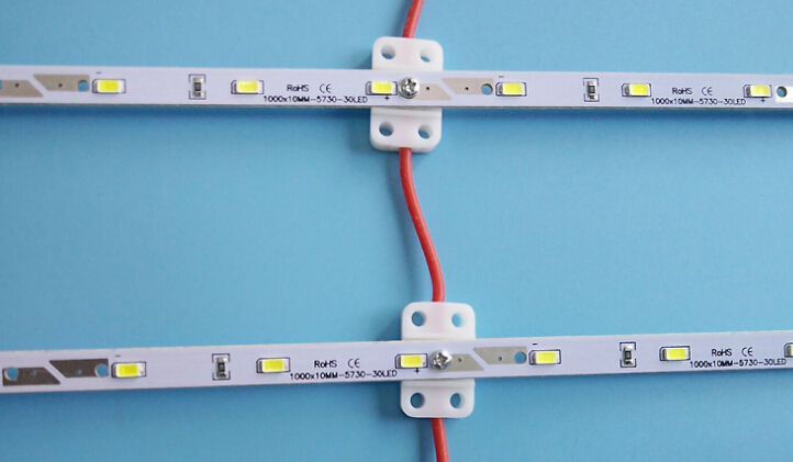 LED shutter light strip