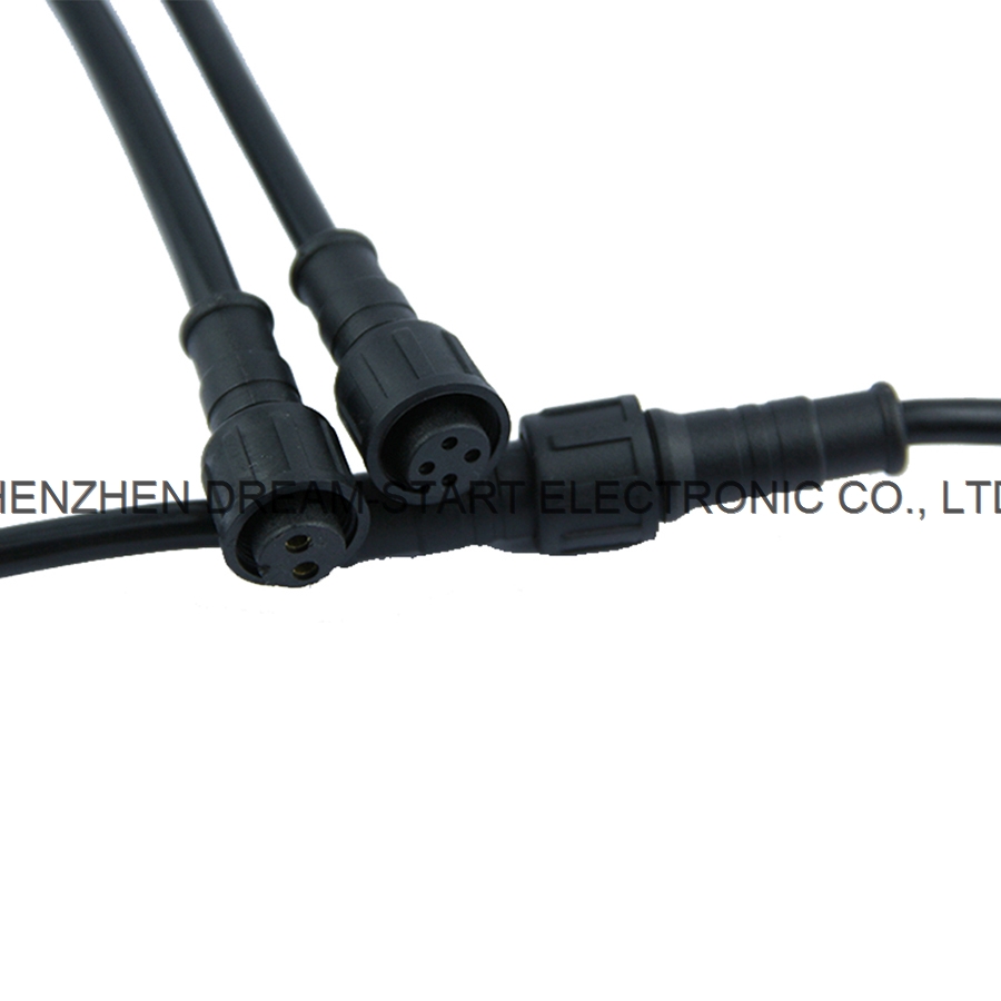 12 V outdoor lighting system cables and connectors