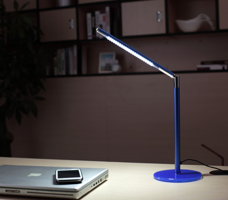 Modern fashion USB charging electric outlet flexible led table lamp 3-step daylight study lamps
