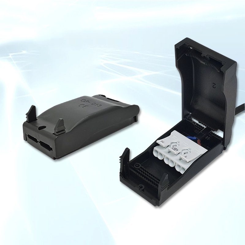 OP-013 3 Pole Plastic junction box with cable connector