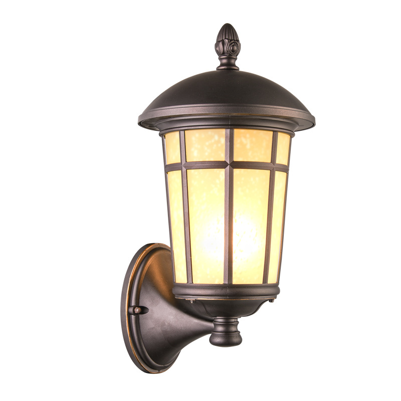 Simple retro outdoor wall lamp