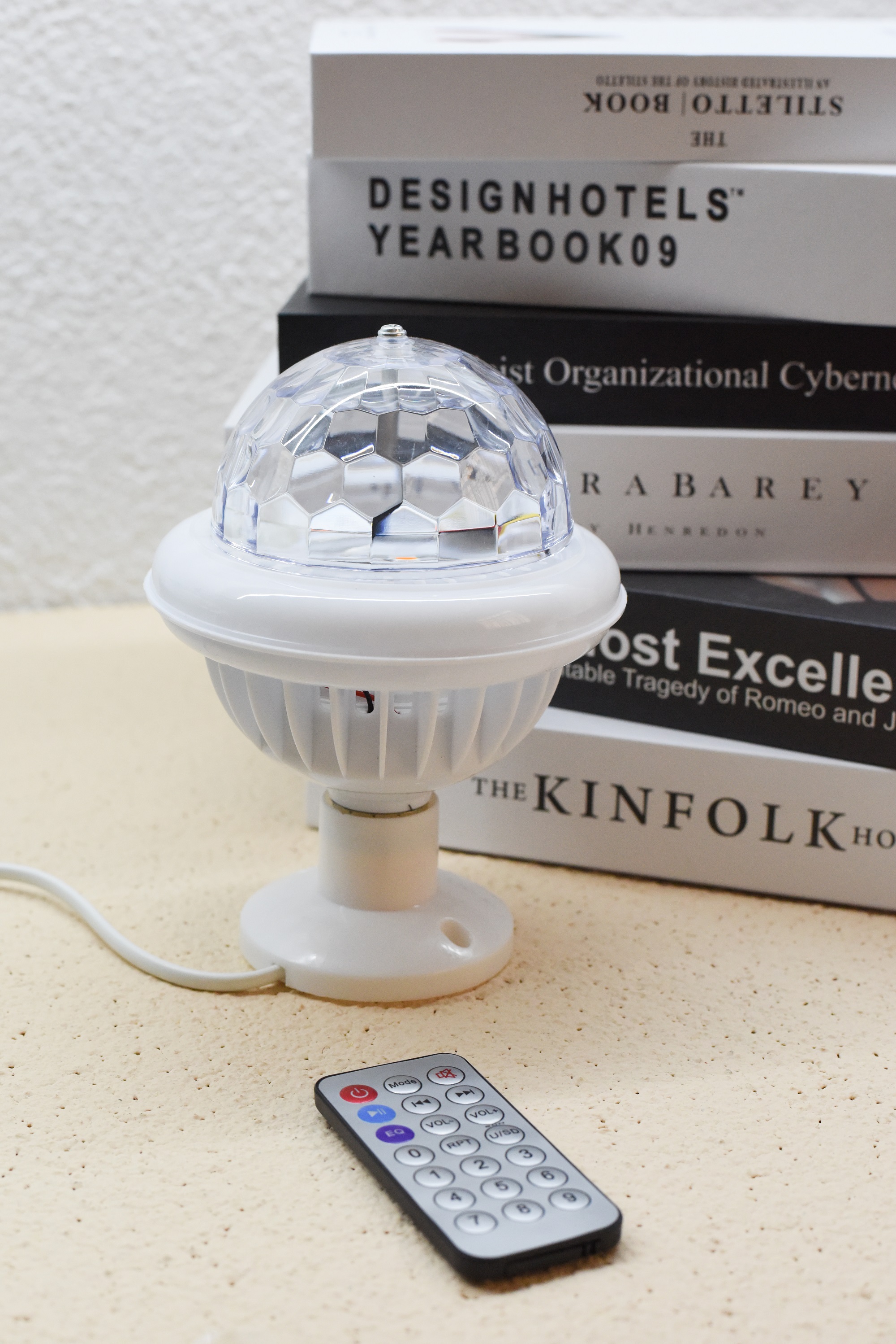 Bluetooths speaker bulb E27 Remote Control led music light RGB Multi Color rotating disco led light