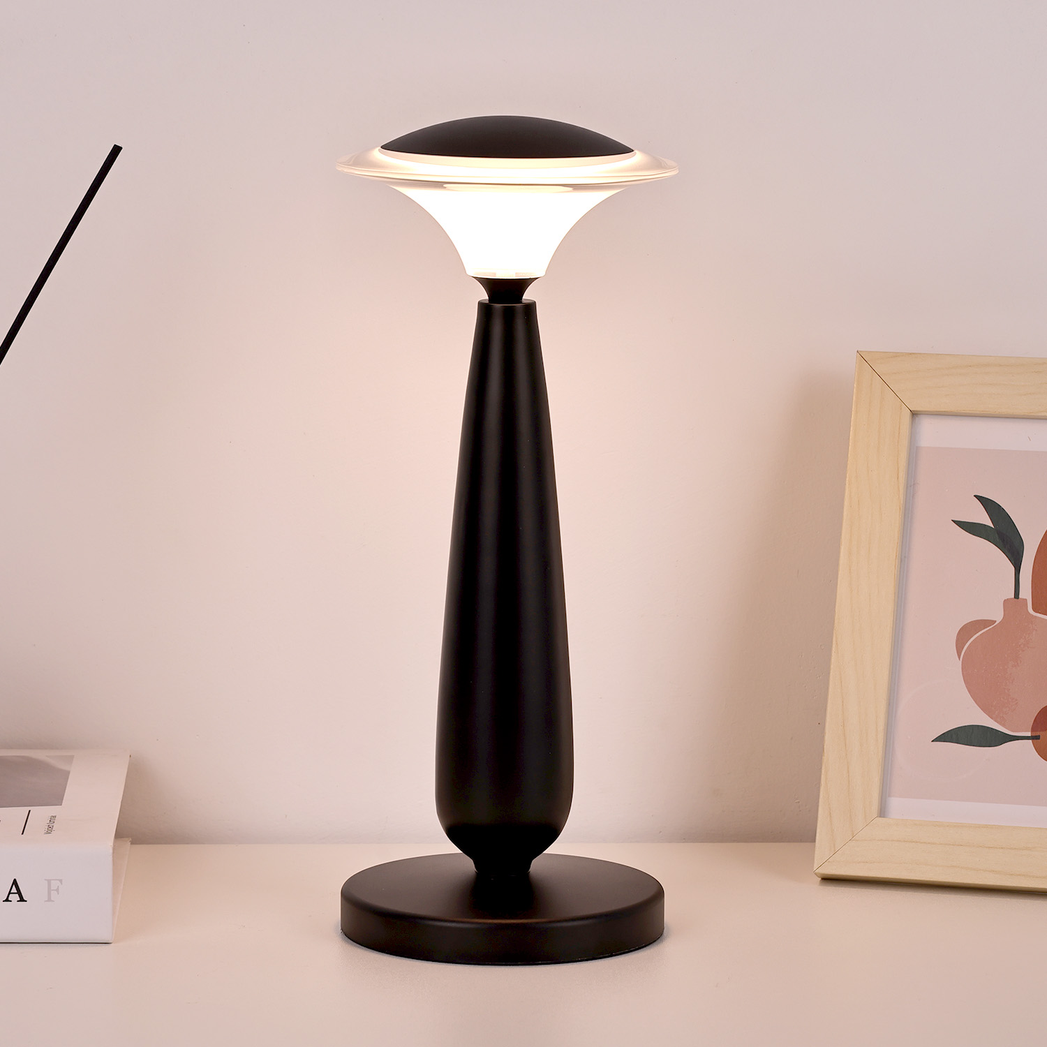 Metal table lamp