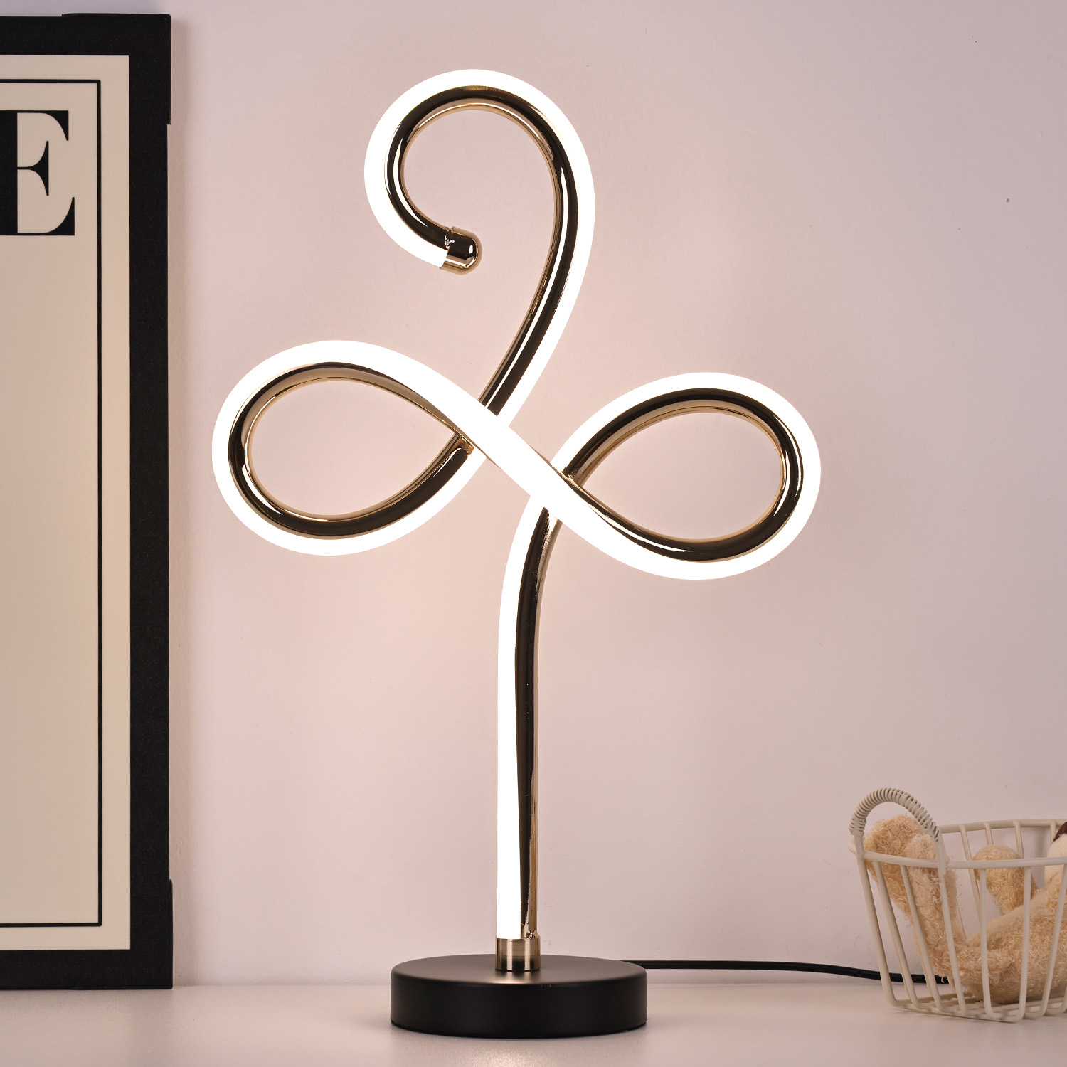 Earth Shape Desk Lamp With heart shade