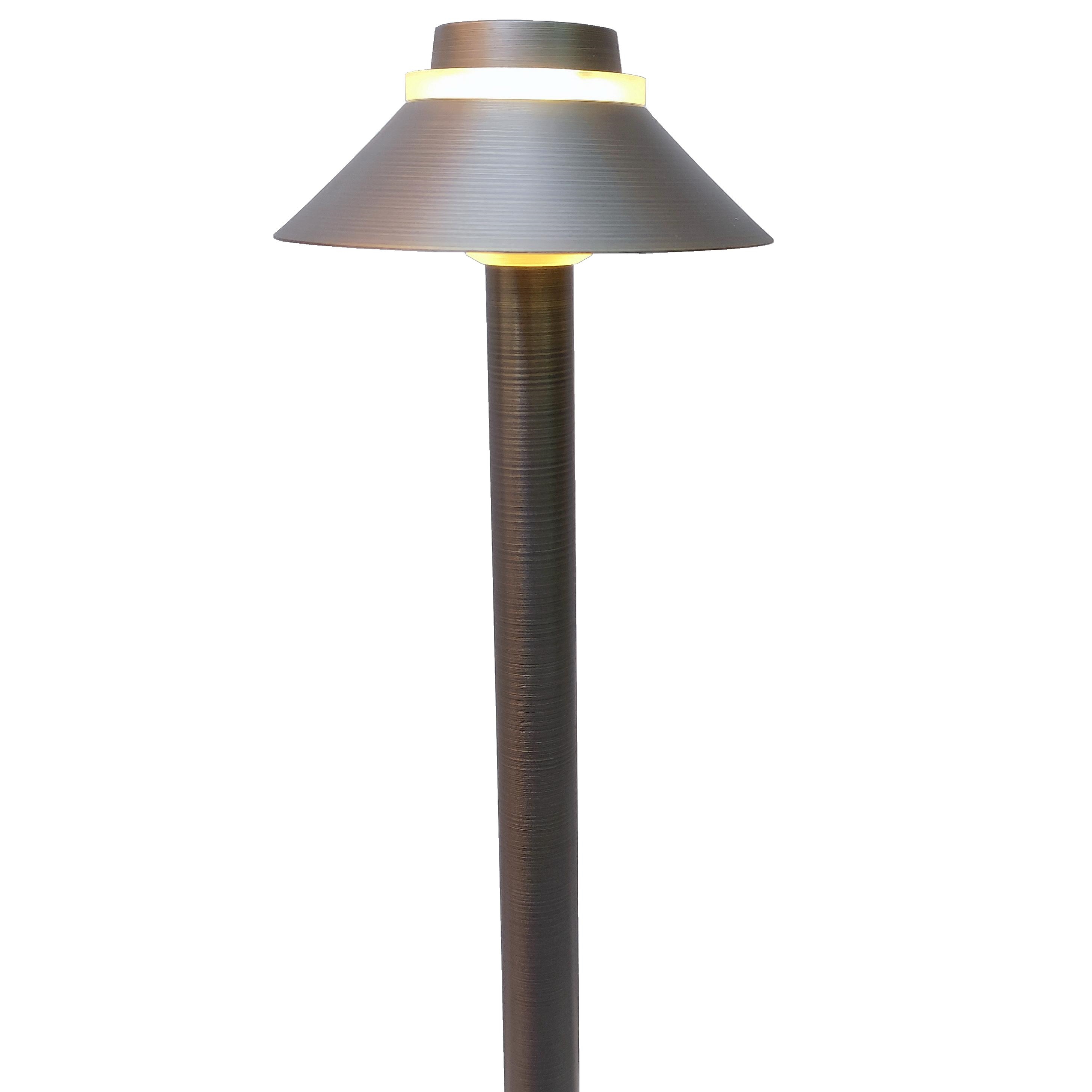 Low voltage path lights for landscape lighting