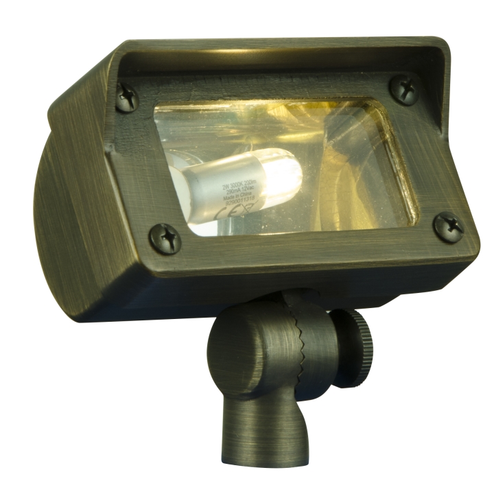 Low voltage flood lights for landscape lighting